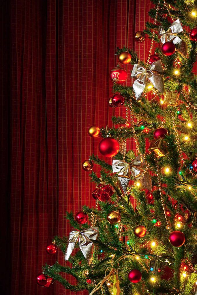 Red-Christmas-Tree-Lights